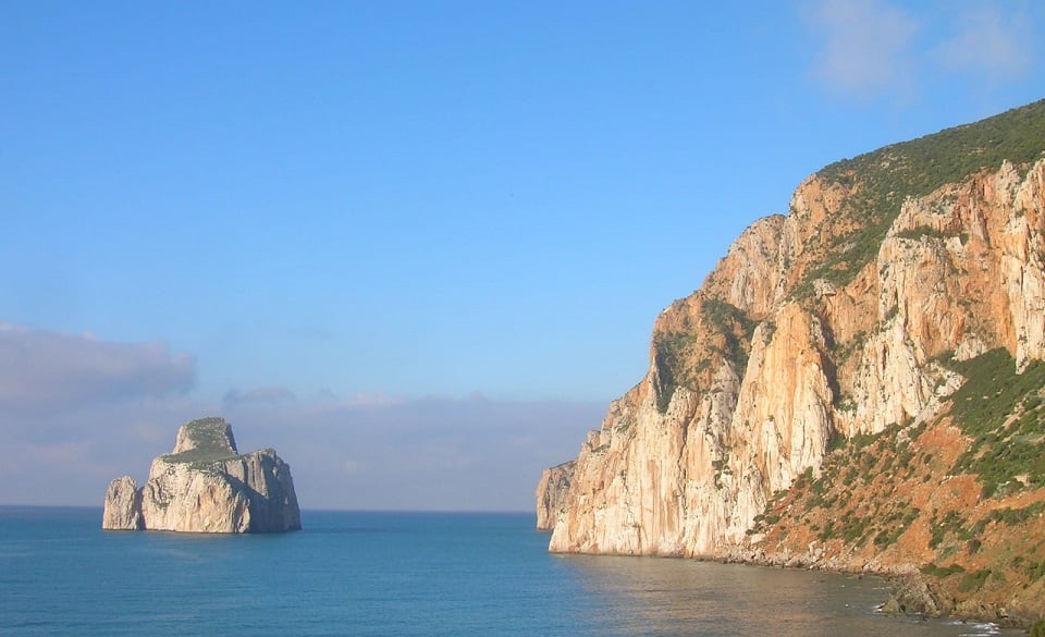 Masua in Sardegna con il suo famoso scoglio denominato pan di zucchero