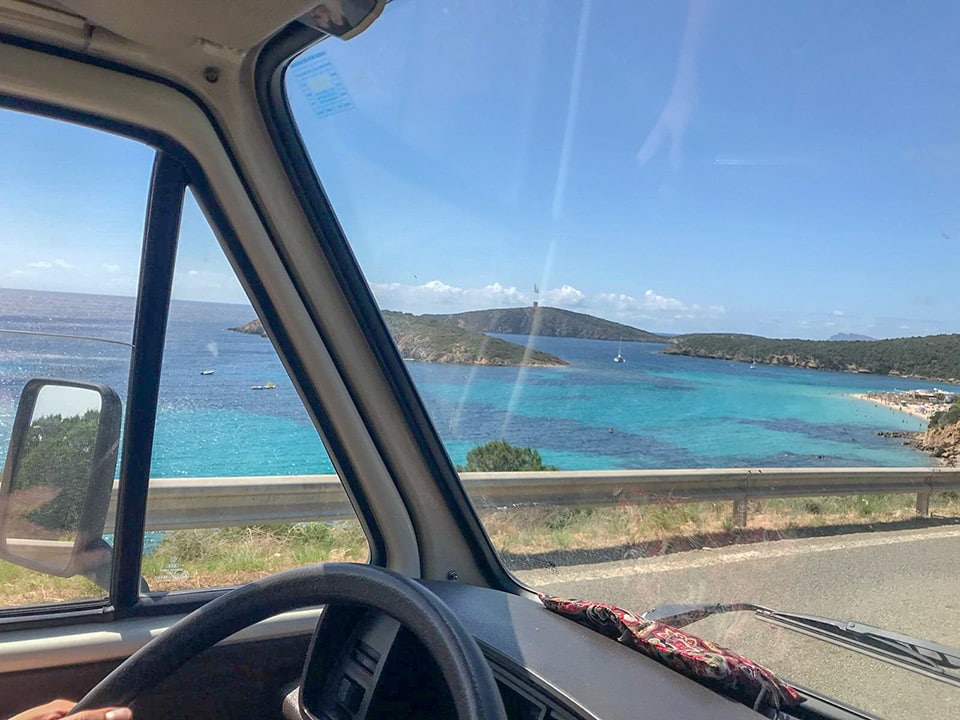 La spiaggia di Tuerredda dal camper con il suo splendido isolotto